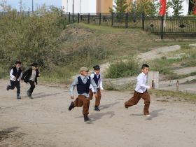 Вилюйск преображается: в День города на набережной «Поющие пески» зазвучала новая музыка