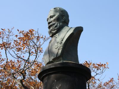 Могила  А.Д. Старцева, сына-декабриста Бестужева,пионера освоения Приморья