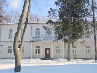 Правый флигель