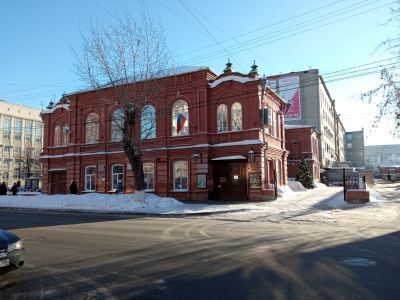Дом, где родился поэт Сергей Васильев. В 1917-18 годах находилась крестьянская секция Курганского Совета рабочих, крестьянских и солдатских депутатов; 1919-20 годах работает Курганский ревком