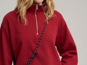 Толстовка свободного кроя из футера