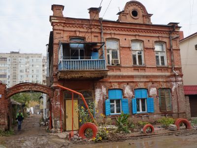 Дом жилой с флигелем