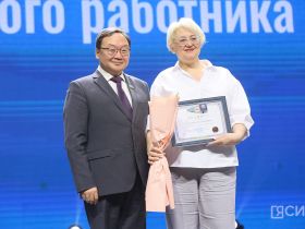 Лучших социальных работников Якутии отметили высокими наградами