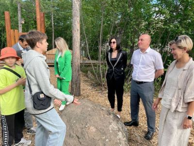 Рабочий визит главы района в Айхал завершился объездом объектов благоустройства