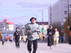 Фоторепортаж: как прошел «Забег Олонхо» в Якутске