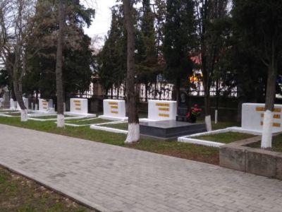 Шесть братских могил воинов, погибших в годы Великой Отечественной войны (1941-1944)