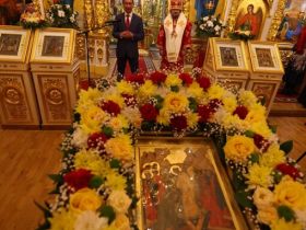 Глава Якутии посетил Пасхальное богослужение