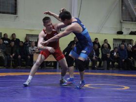 Якутские борцы прошли отбор на первенство России среди юниоров