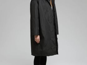 Пуховое пальто с переливающимся эффектом