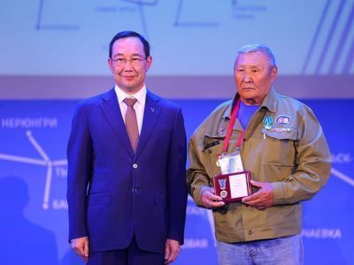 Глава Якутии наградил бамовцев в честь полувекового юбилея начала строительства магистрали