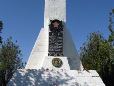 Памятник пяти героям-черноморцам