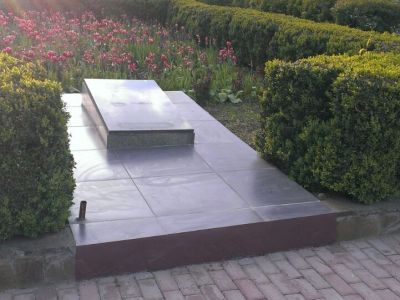 Братская могила 12 красных партизан, погибших в годы гражданской войны