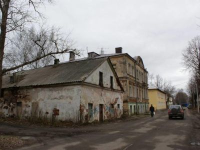 Хозяйственная постройка, впоследствии торговые бани