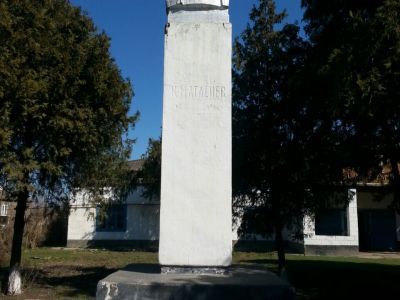 Памятник К. Агасиеву