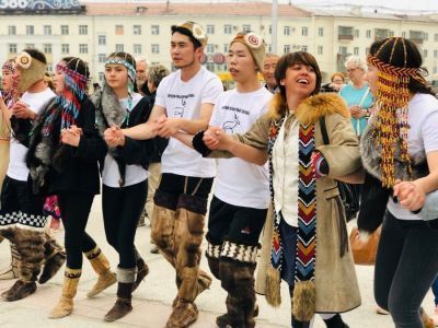 Танец жизни и силы: В Якутске прошел конкурс запевал «Солнечный круг»