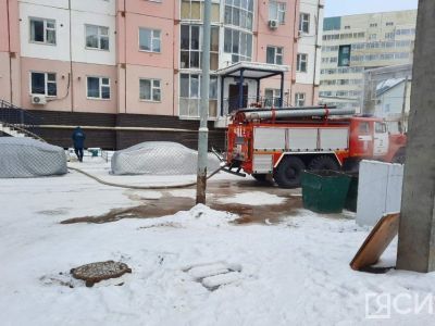 В Якутске в многоэтажном доме произошло возгорание