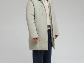 Утепленное пальто с утяжниками на талии