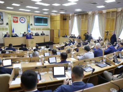 Поправки в Конституцию Якутии приняты большинством голосов