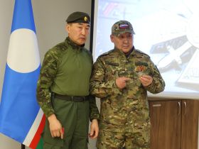 Нагрудные знаки добровольцев вручили участникам СВО в Якутии