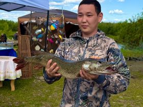 Щука 2,5 кило и трехлетний рыбак. В Якутии прошли соревнования по любительской рыбалке