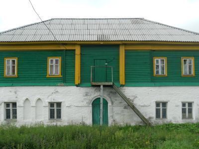 Монастырская постройка (быв. левый флигель)