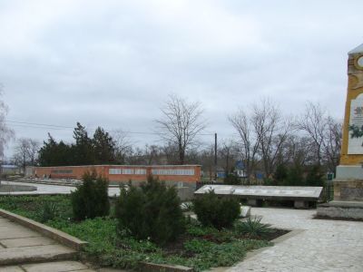 Братская могила 12 красных партизан, погибших в годы гражданской войны и 2 воинов Советской Армии, погибших в 1943 году