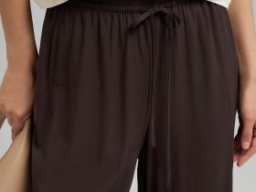 Легкие брюки-палаццо с эластичным поясом