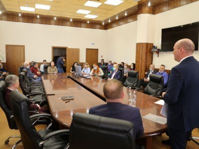 Глава района встретился с работниками Мирнинского ГОКа