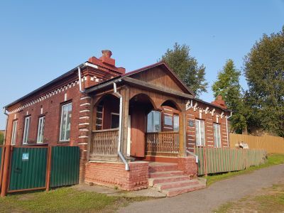 Каменный жилой дом 80-х годов XIX века с богатым декором из тесаного камня, ныне «Аптека»