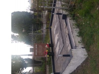 Надгробие над братским захоронением воинов ТКА-227 Сухорукова В.Н., Ганжа Н.С., Пахомова А.И.