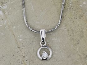 Классическая подвеска из серебра с бриллиантом э0601пд06159500