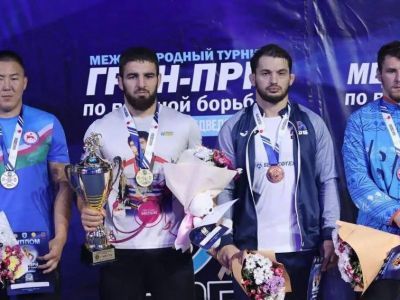 Якутяне завоевали медали международного турнира по вольной борьбе
