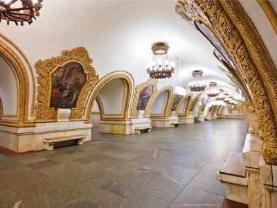 Станция Московского метрополитена Кольцевой линии "Киевская", 1954 г., архитекторы: Е.И.Катонин, В.К.Скугарев, Г.Е.Голубев, А.А.Марова, художники А.В.Мызин, Г.И.Опрышко, А.Т.Иванов, инженеры-конструкторы М.В.Головинова, А.Н.Пирожкова