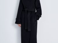 Пальто из шерсти и шелка с отложным воротником