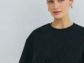 Футболка с брошью, Черный