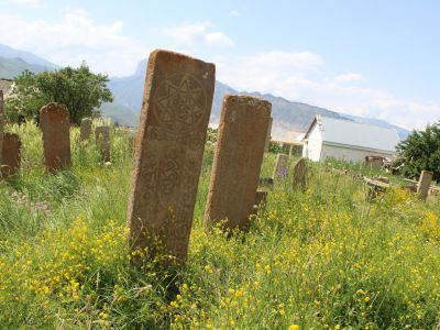 Стела надмогильная