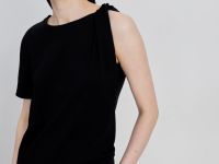 Топ из хлопка с открытым плечом и фигурным узлом