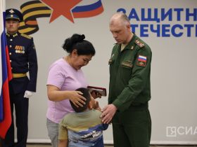 В Якутске вручили ордена и медали родным погибших военнослужащих