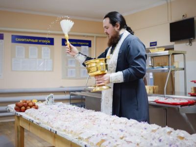 В исправительных учреждениях Якутии освятили пасхальные куличи