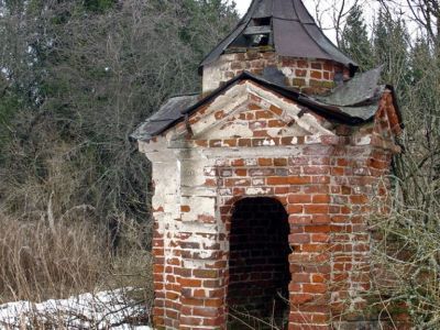 Ограда с башнями