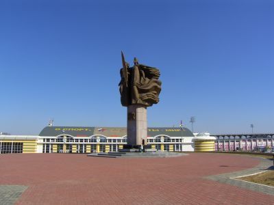 Памятник Дружбы народов, посвященный 500-летию добровольного вхождения мордовского народа в состав Российского государства. Скульптор И.Д. Бродский, архитектор И.А. Покровский