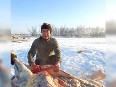 Айсен Николаев принял участие в традиционном забое скота