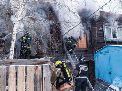 Три человека погибли при пожаре в Якутске            
                UPD