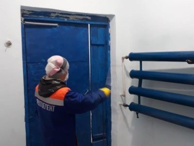 Мэр Якутска поручил усилить контроль за проведением дезинфекции подъездов жилых домов