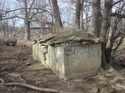 Мавзолей-захоронение шахидов (3 ед.)