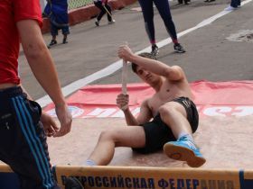 В Москве в честь Дня города проведен турнир по мас-рестлингу. Фото