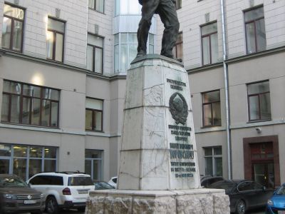 Памятник В.В.Воровскому