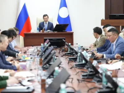 Айсен Николаев провел заседание Республиканской комиссии «Вместе к Победе!»
