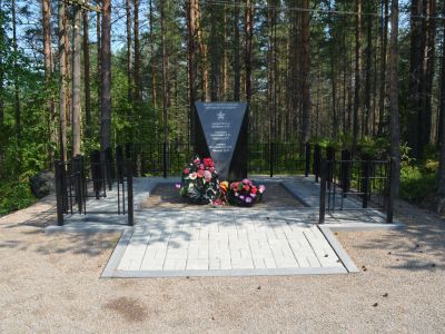 Братская могила советских воинов