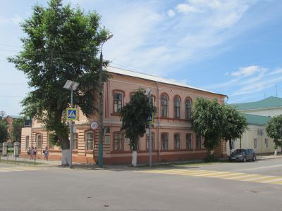 Здание бывшей мужской гимназии
